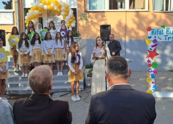 (VIDEO) Osnovne škole u Tutinu svečanim prijemom dočekale prvake