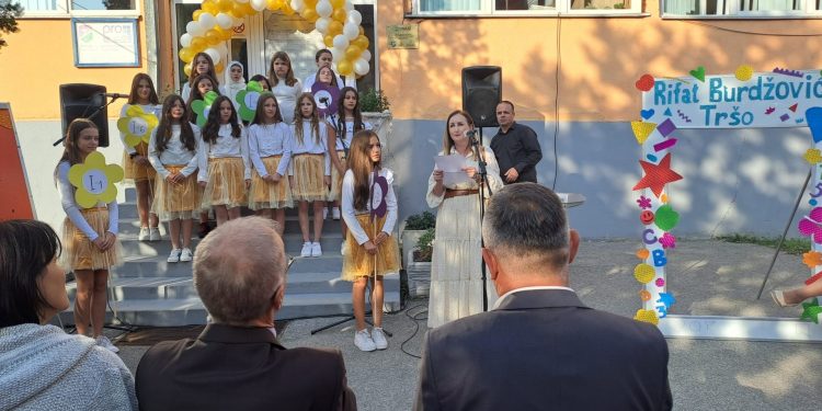 (VIDEO) Osnovne škole u Tutinu svečanim prijemom dočekale prvake