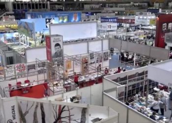 (VIDEO) Tutinka Elida Dedeić na Sajmu knjiga u Beogradu promovisala svoj “Neshvaćeni uzdah”