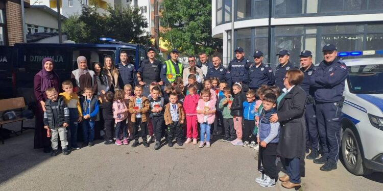 (VIDEO)Mališani vrtića u edukativnoj poseti policijskoj stanici