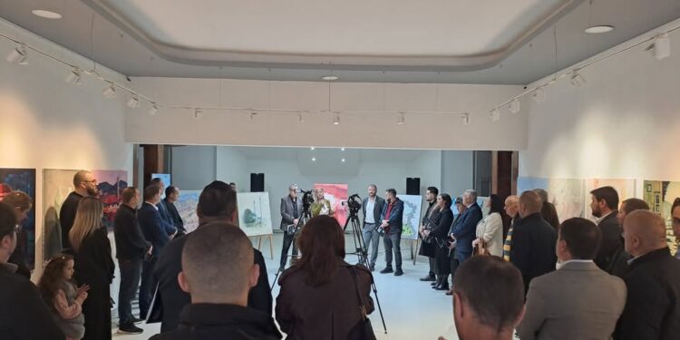/VIDEO/ U Tutinu otvorena izložba slika povodom Dana Bošnjaka