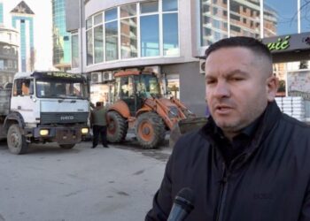 (VIDEO) Tutin: Pešterska ulica u novom ruhu – počela rekonstrukcija ivičnjaka