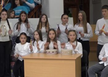 (VIDEO) Dečije muzičko-poetsko veče u Tutinu pokazalo bogatstvo dečijeg talenta