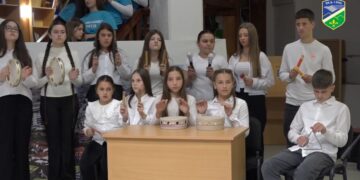 (VIDEO) Dečije muzičko-poetsko veče u Tutinu pokazalo bogatstvo dečijeg talenta